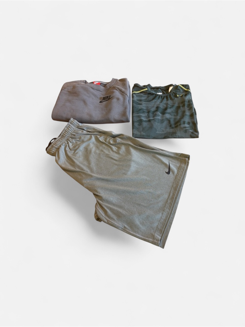 Nike Men’s Gray/Green Athletic Shorts set - Picture 1 of 15